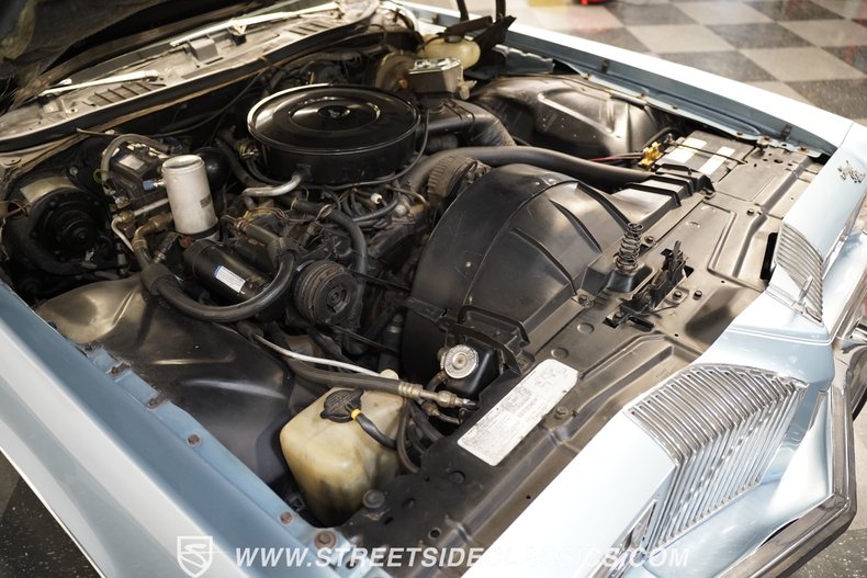 Pontiac-Grand-prix-1976-Athena-Blue-White-33