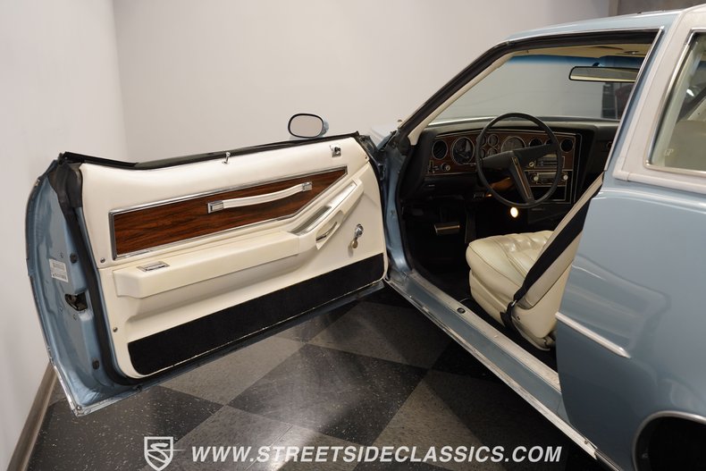 Pontiac-Grand-prix-1976-Athena-Blue-White-36