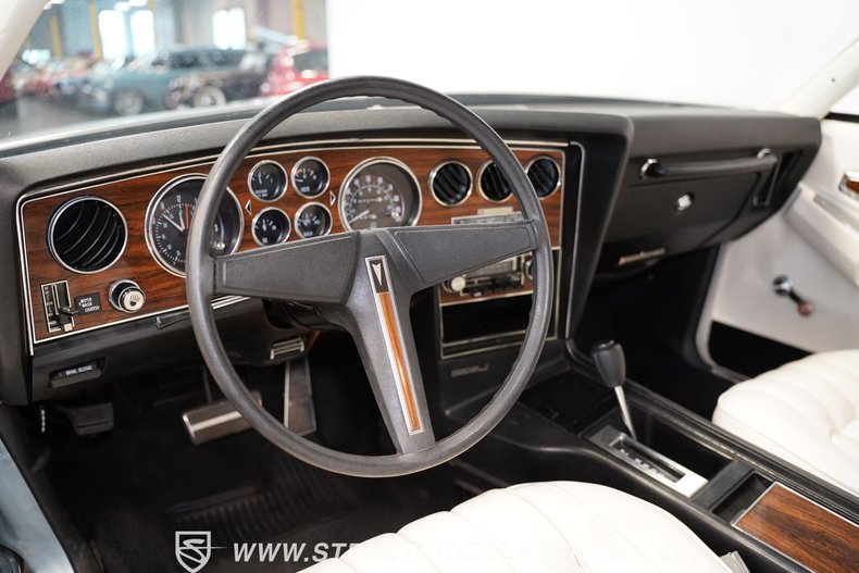 Pontiac-Grand-prix-1976-Athena-Blue-White-40