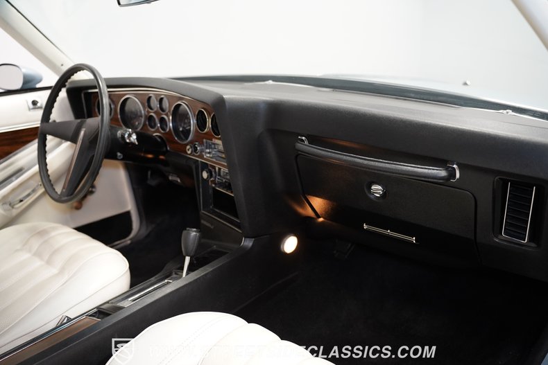 Pontiac-Grand-prix-1976-Athena-Blue-White-47