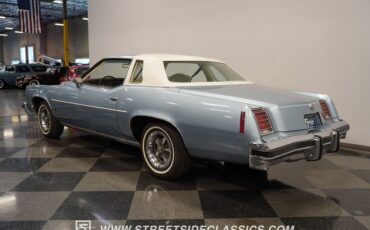 Pontiac-Grand-prix-1976-Athena-Blue-White-5