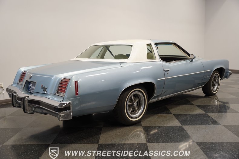 Pontiac-Grand-prix-1976-Athena-Blue-White-9