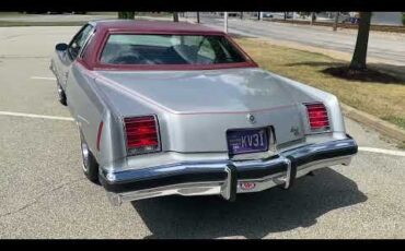 Pontiac-Grand-prix-1976-Silver-Maroon-1