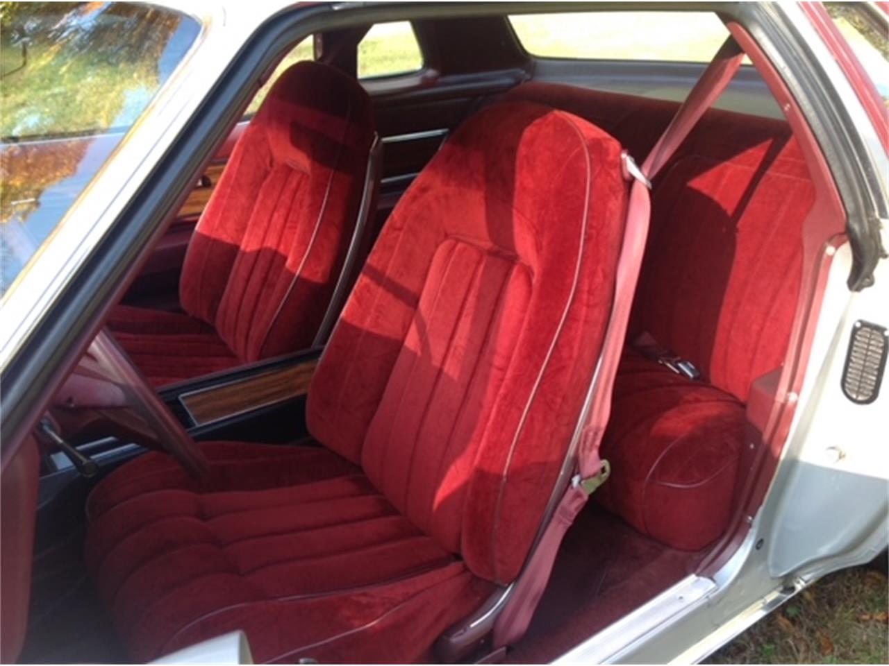 Pontiac-Grand-prix-1976-Silver-Maroon-8
