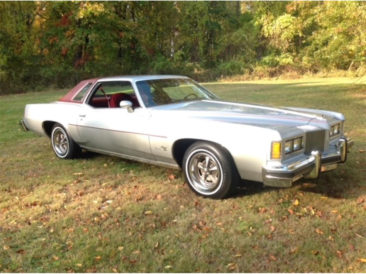 Pontiac-Grand-prix-1976-Silver-Maroon