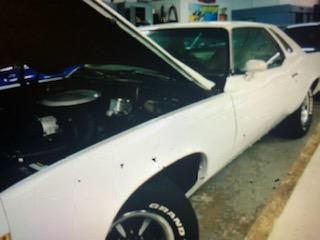 Pontiac-Grand-prix-1977-White-Light-Tan-16