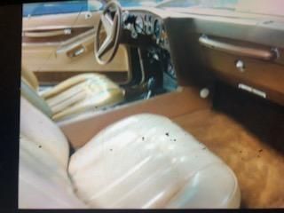 Pontiac-Grand-prix-1977-White-Light-Tan-23