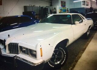Pontiac-Grand-prix-1977-White-Light-Tan-3
