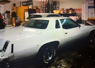 Pontiac-Grand-prix-1977-White-Light-Tan-4