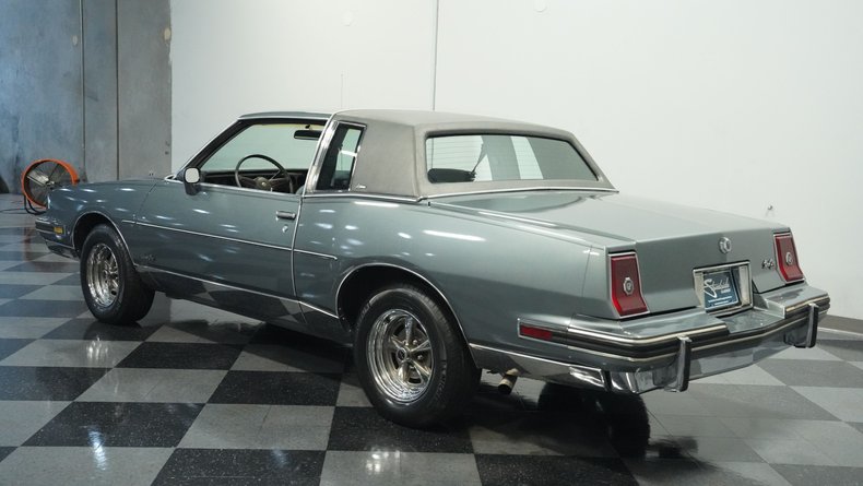 Pontiac-Grand-prix-1985-Medium-Gray-Medium-Dark-Gray-15