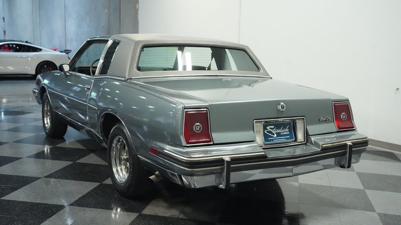 Pontiac-Grand-prix-1985-Medium-Gray-Medium-Dark-Gray-16