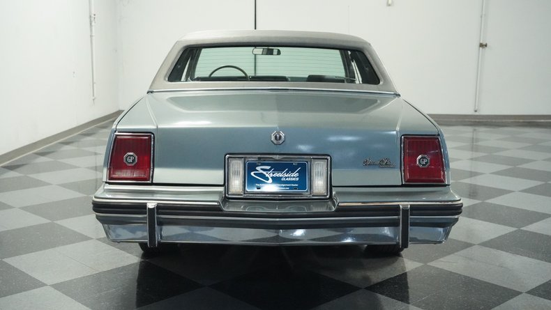 Pontiac-Grand-prix-1985-Medium-Gray-Medium-Dark-Gray-17