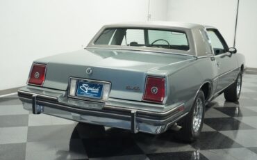 Pontiac-Grand-prix-1985-Medium-Gray-Medium-Dark-Gray-18