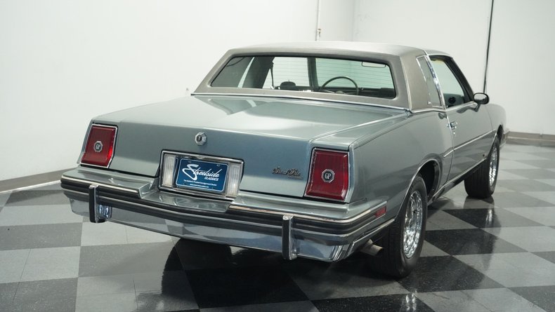 Pontiac-Grand-prix-1985-Medium-Gray-Medium-Dark-Gray-18
