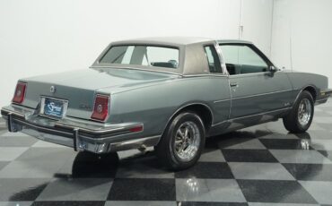 Pontiac-Grand-prix-1985-Medium-Gray-Medium-Dark-Gray-19