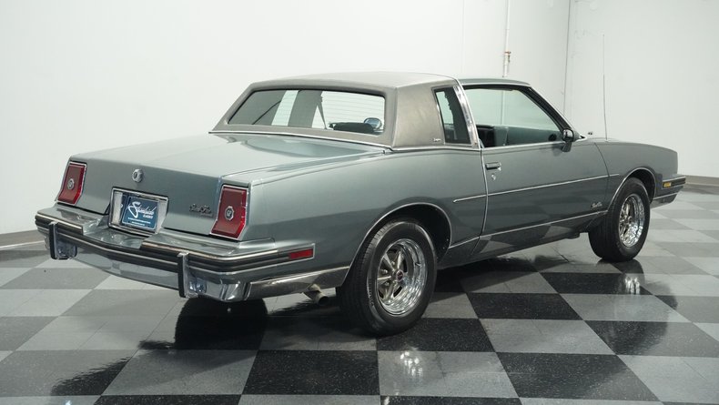 Pontiac-Grand-prix-1985-Medium-Gray-Medium-Dark-Gray-19