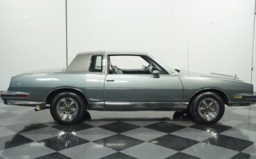 Pontiac-Grand-prix-1985-Medium-Gray-Medium-Dark-Gray-21