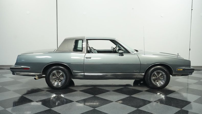Pontiac-Grand-prix-1985-Medium-Gray-Medium-Dark-Gray-21