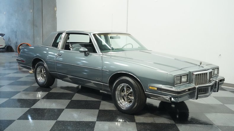 Pontiac-Grand-prix-1985-Medium-Gray-Medium-Dark-Gray-22