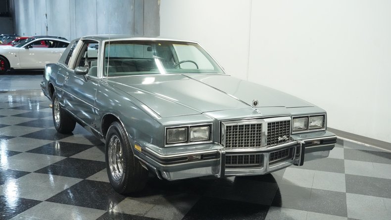 Pontiac-Grand-prix-1985-Medium-Gray-Medium-Dark-Gray-23