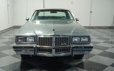 Pontiac-Grand-prix-1985-Medium-Gray-Medium-Dark-Gray-24