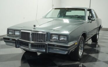 Pontiac-Grand-prix-1985-Medium-Gray-Medium-Dark-Gray-25