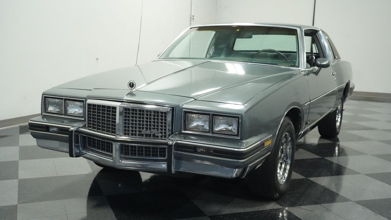 Pontiac-Grand-prix-1985-Medium-Gray-Medium-Dark-Gray-25