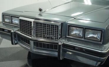 Pontiac-Grand-prix-1985-Medium-Gray-Medium-Dark-Gray-26