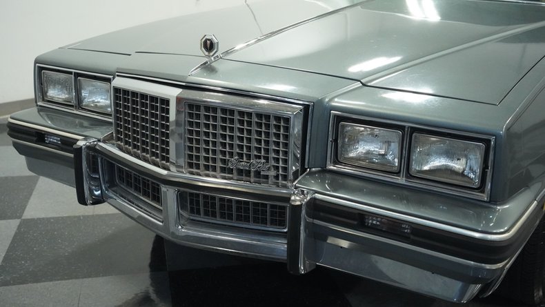 Pontiac-Grand-prix-1985-Medium-Gray-Medium-Dark-Gray-26