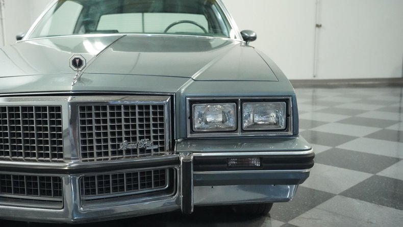Pontiac-Grand-prix-1985-Medium-Gray-Medium-Dark-Gray-27