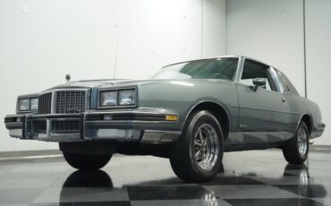 Pontiac-Grand-prix-1985-Medium-Gray-Medium-Dark-Gray-28