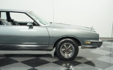 Pontiac-Grand-prix-1985-Medium-Gray-Medium-Dark-Gray-3