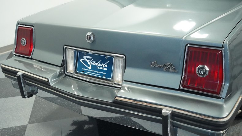 Pontiac-Grand-prix-1985-Medium-Gray-Medium-Dark-Gray-32