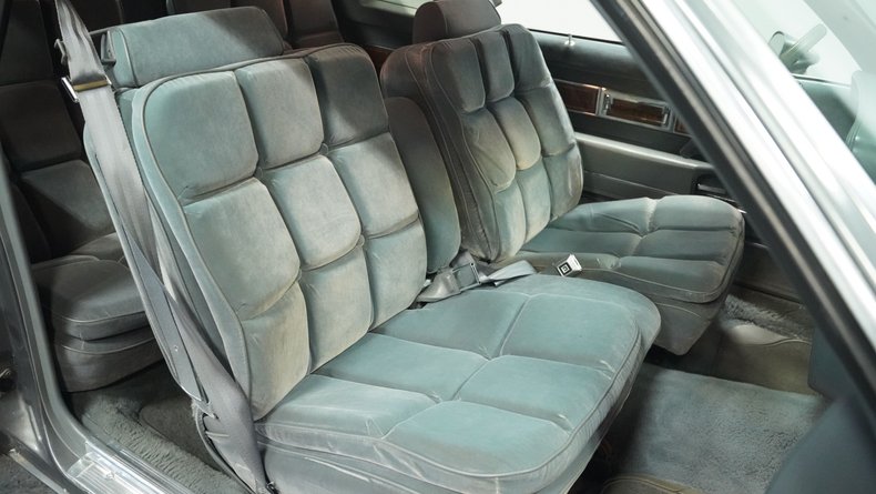 Pontiac-Grand-prix-1985-Medium-Gray-Medium-Dark-Gray-38