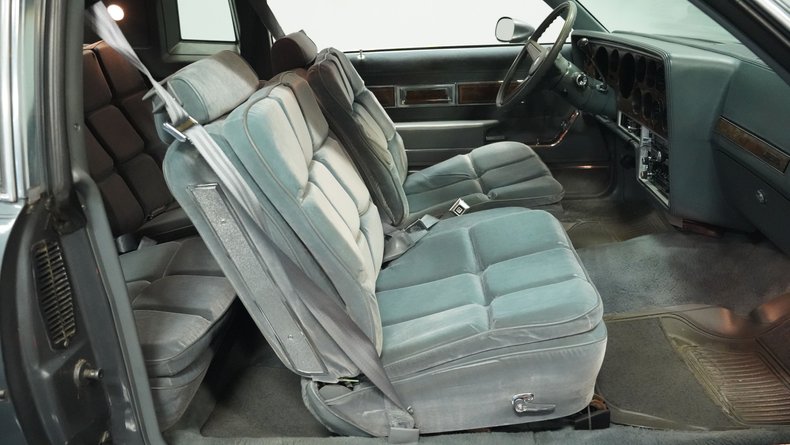Pontiac-Grand-prix-1985-Medium-Gray-Medium-Dark-Gray-39