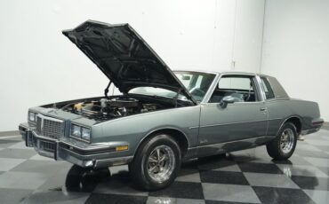 Pontiac-Grand-prix-1985-Medium-Gray-Medium-Dark-Gray-4