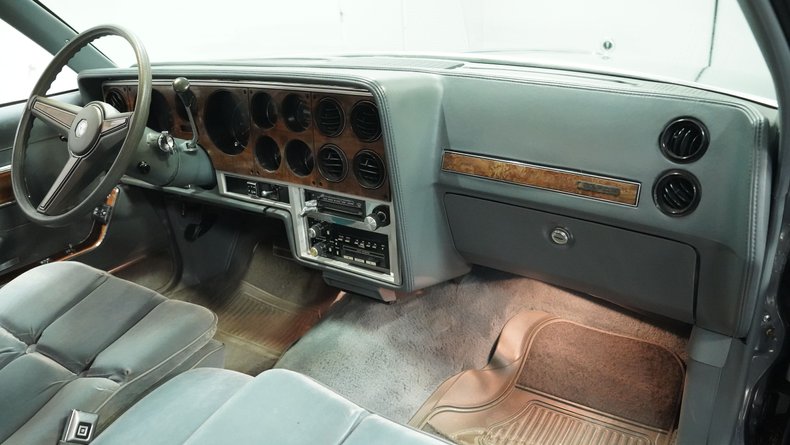 Pontiac-Grand-prix-1985-Medium-Gray-Medium-Dark-Gray-40