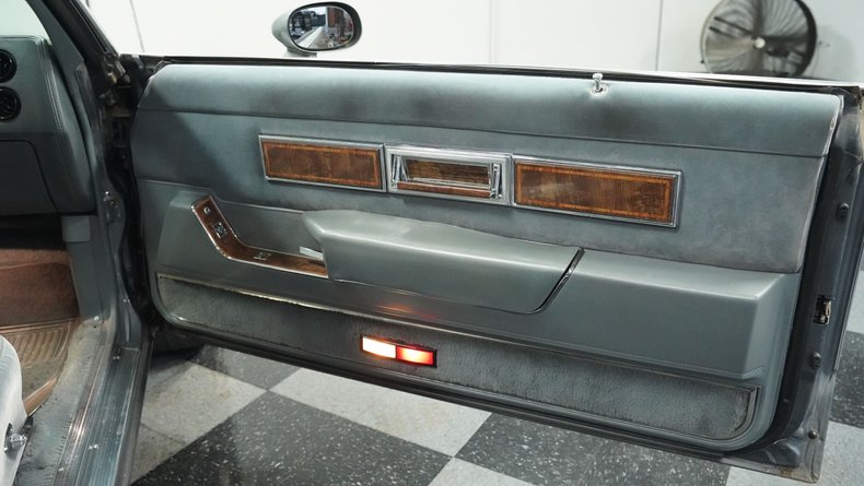 Pontiac-Grand-prix-1985-Medium-Gray-Medium-Dark-Gray-42