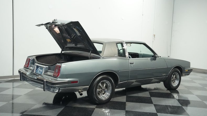 Pontiac-Grand-prix-1985-Medium-Gray-Medium-Dark-Gray-44