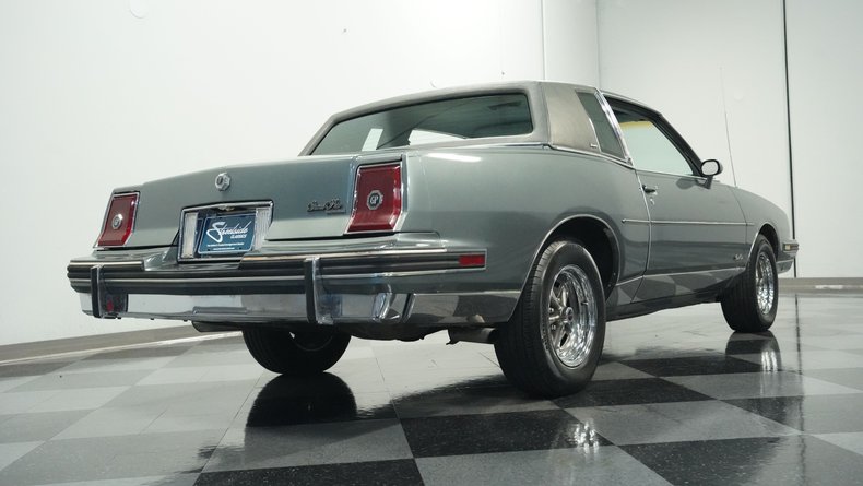 Pontiac-Grand-prix-1985-Medium-Gray-Medium-Dark-Gray-6