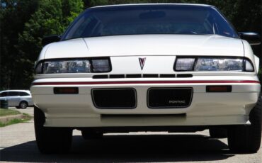 Pontiac-Grand-prix-1989-White-Beige-1