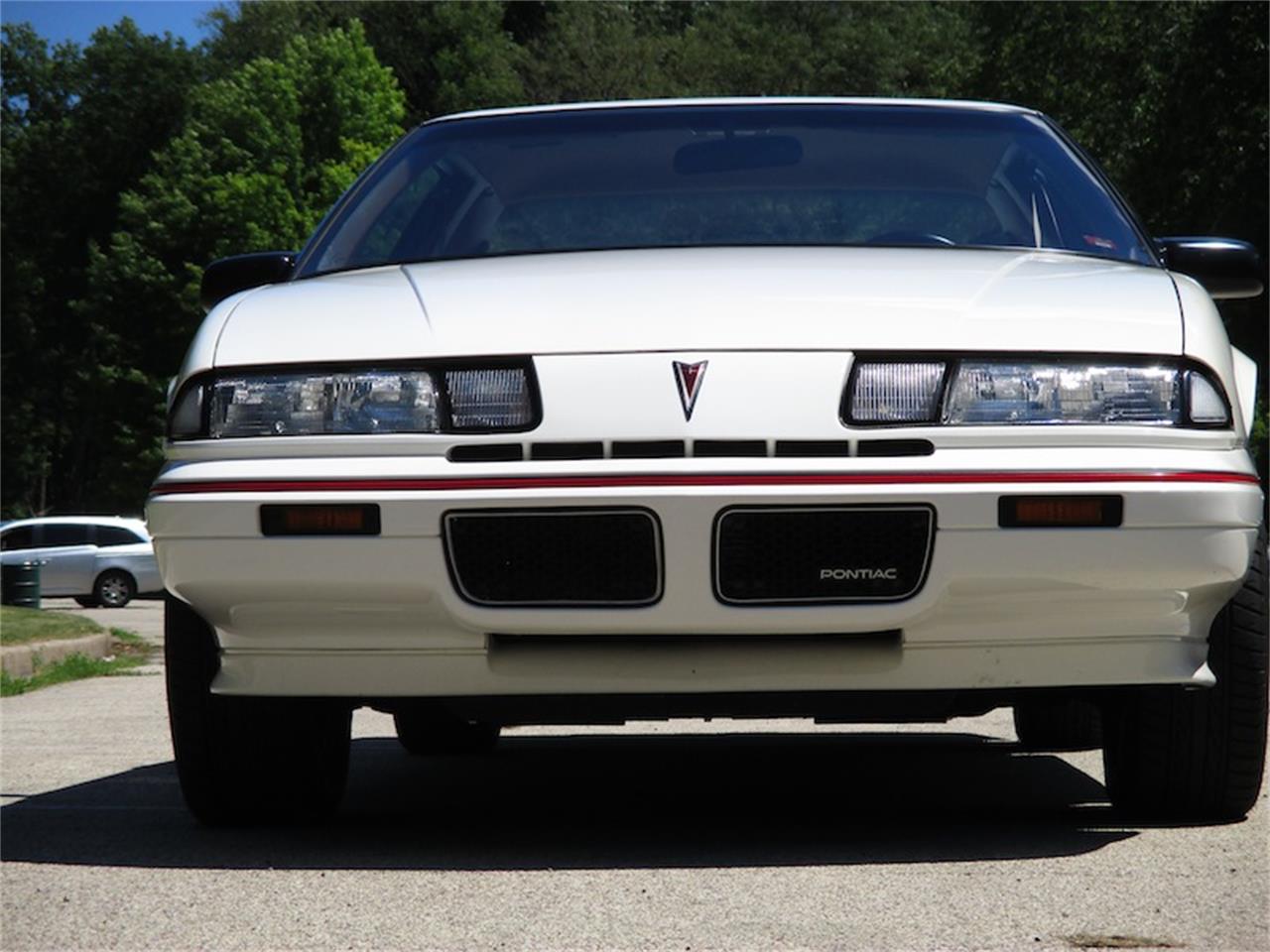 Pontiac-Grand-prix-1989-White-Beige-1