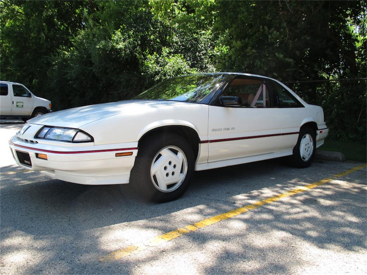 Pontiac-Grand-prix-1989-White-Beige-11