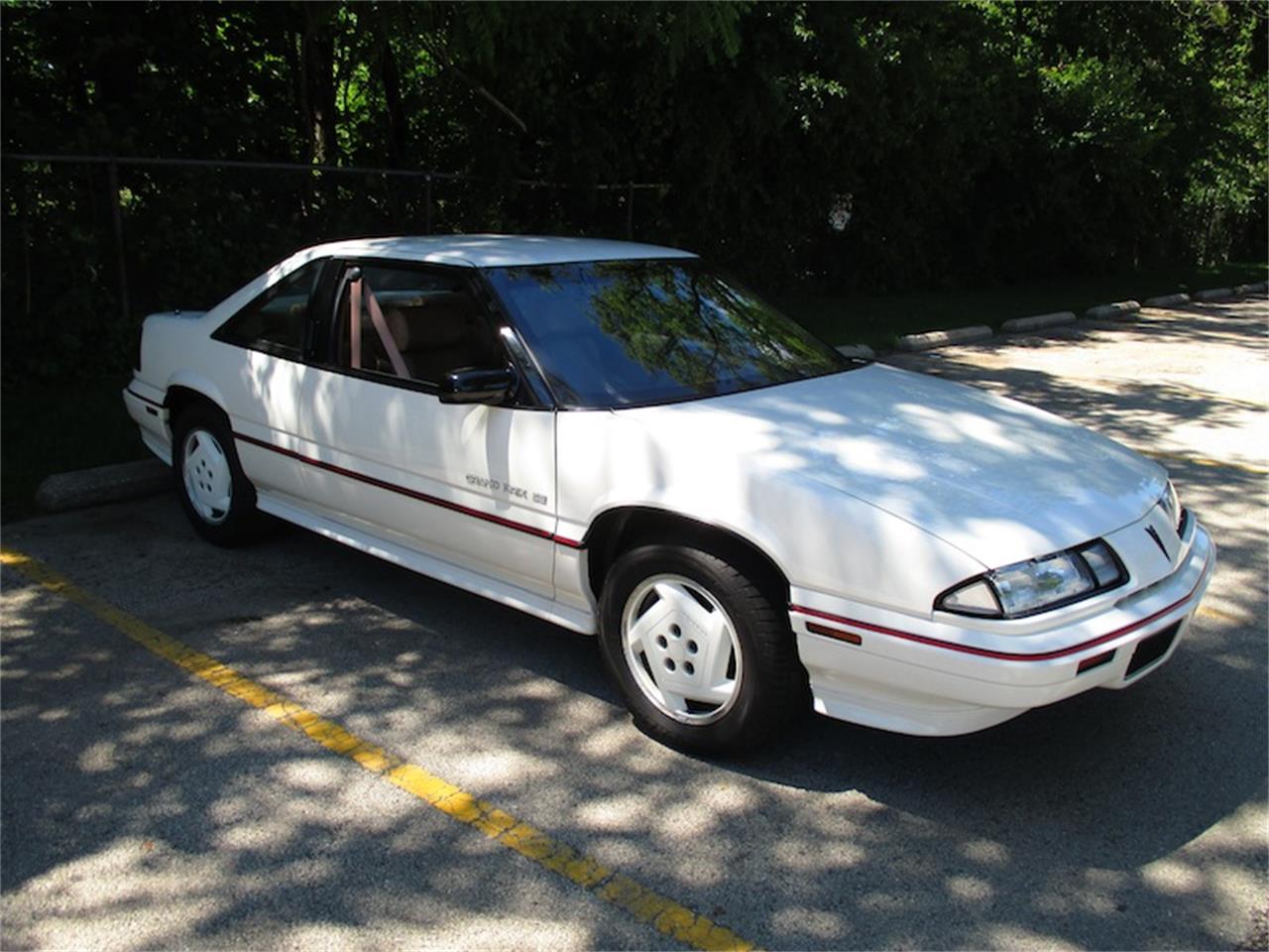 Pontiac-Grand-prix-1989-White-Beige-2