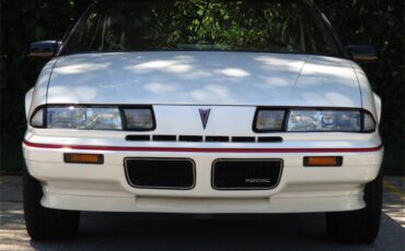 Pontiac-Grand-prix-1989-White-Beige
