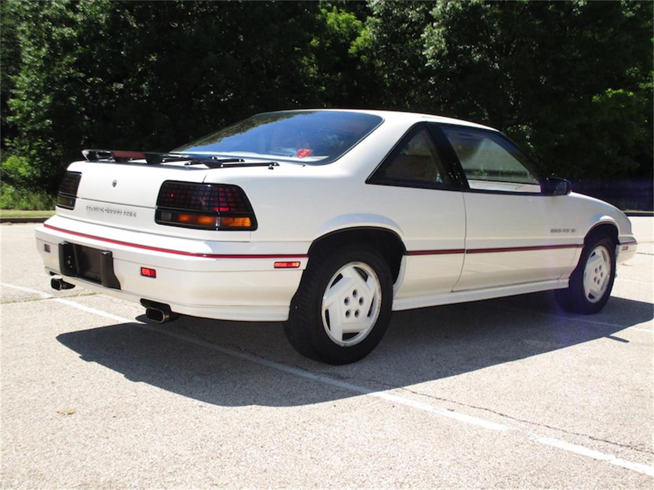 Pontiac-Grand-prix-1989-White-Beige-5