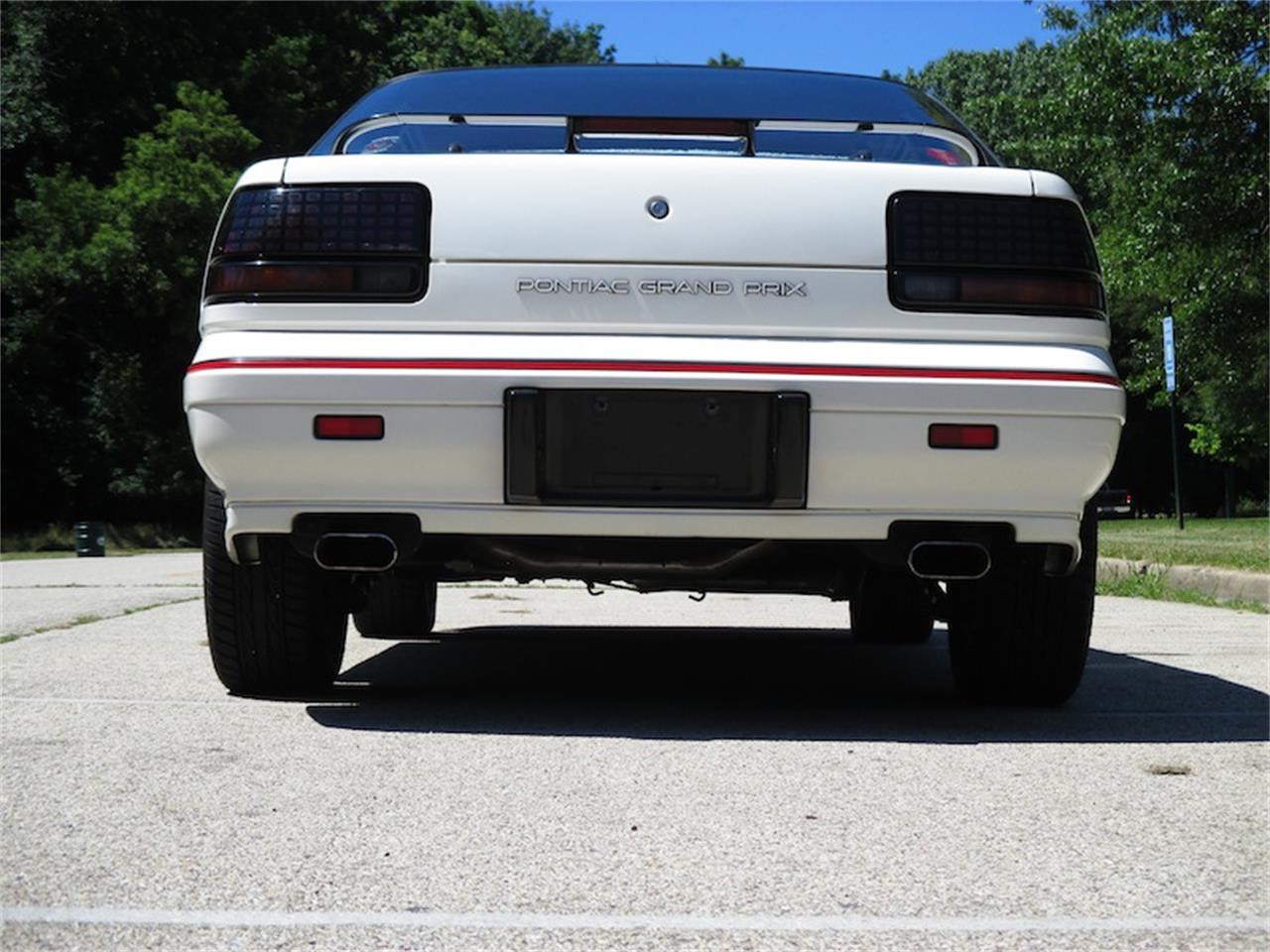 Pontiac-Grand-prix-1989-White-Beige-7
