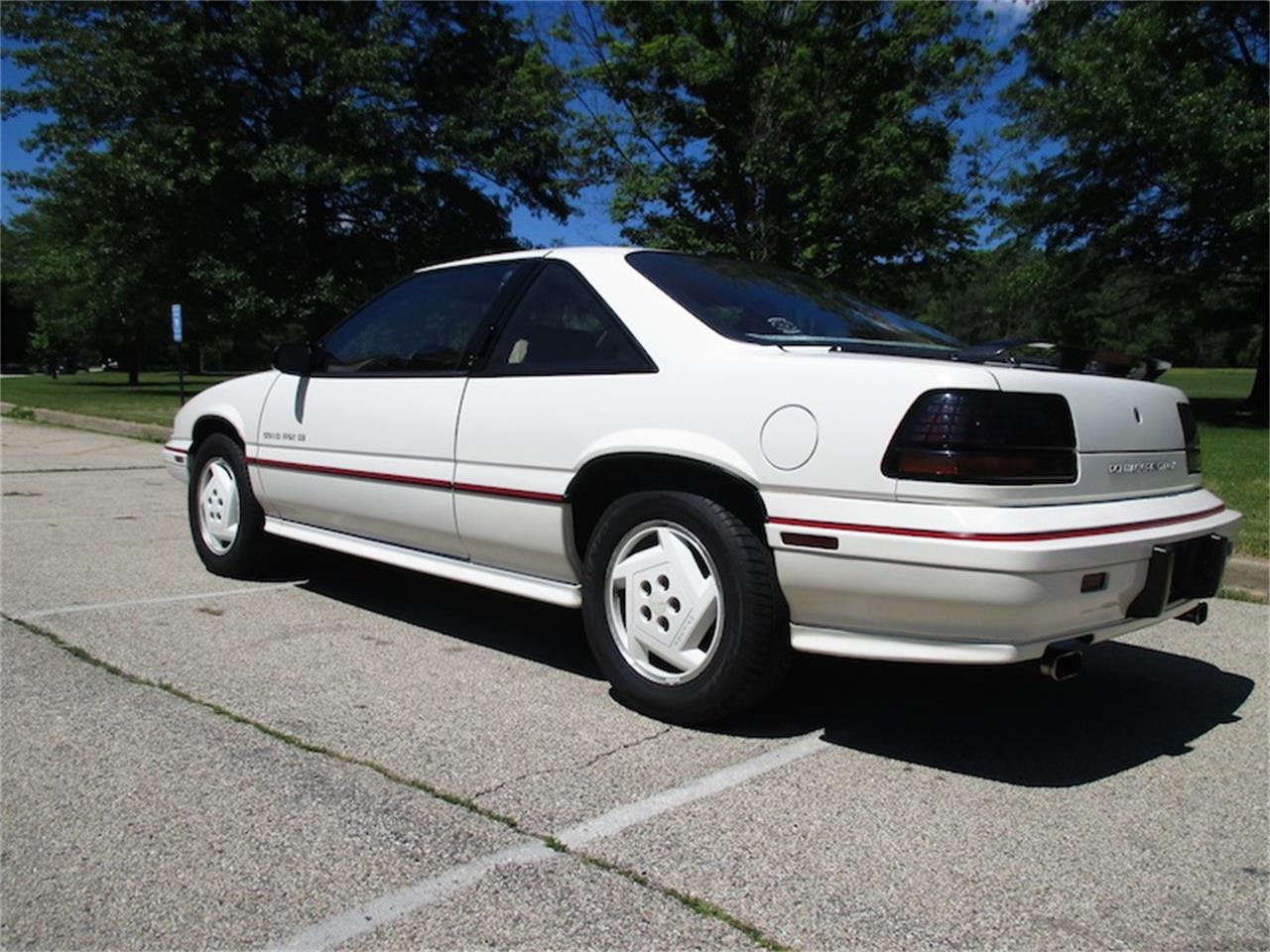 Pontiac-Grand-prix-1989-White-Beige-8