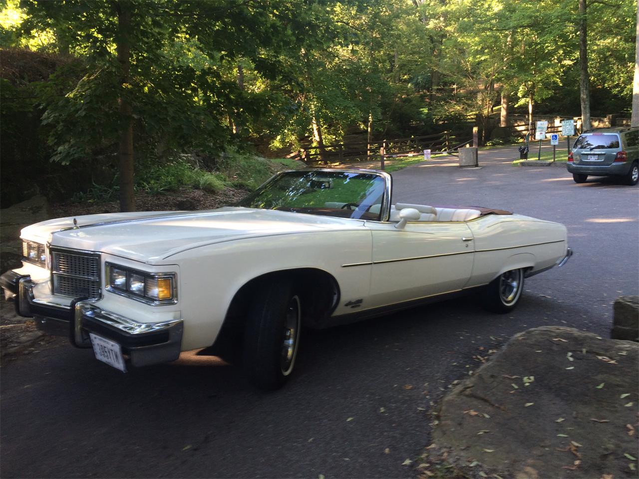 Pontiac-Grand-ville-1975-White-White-10