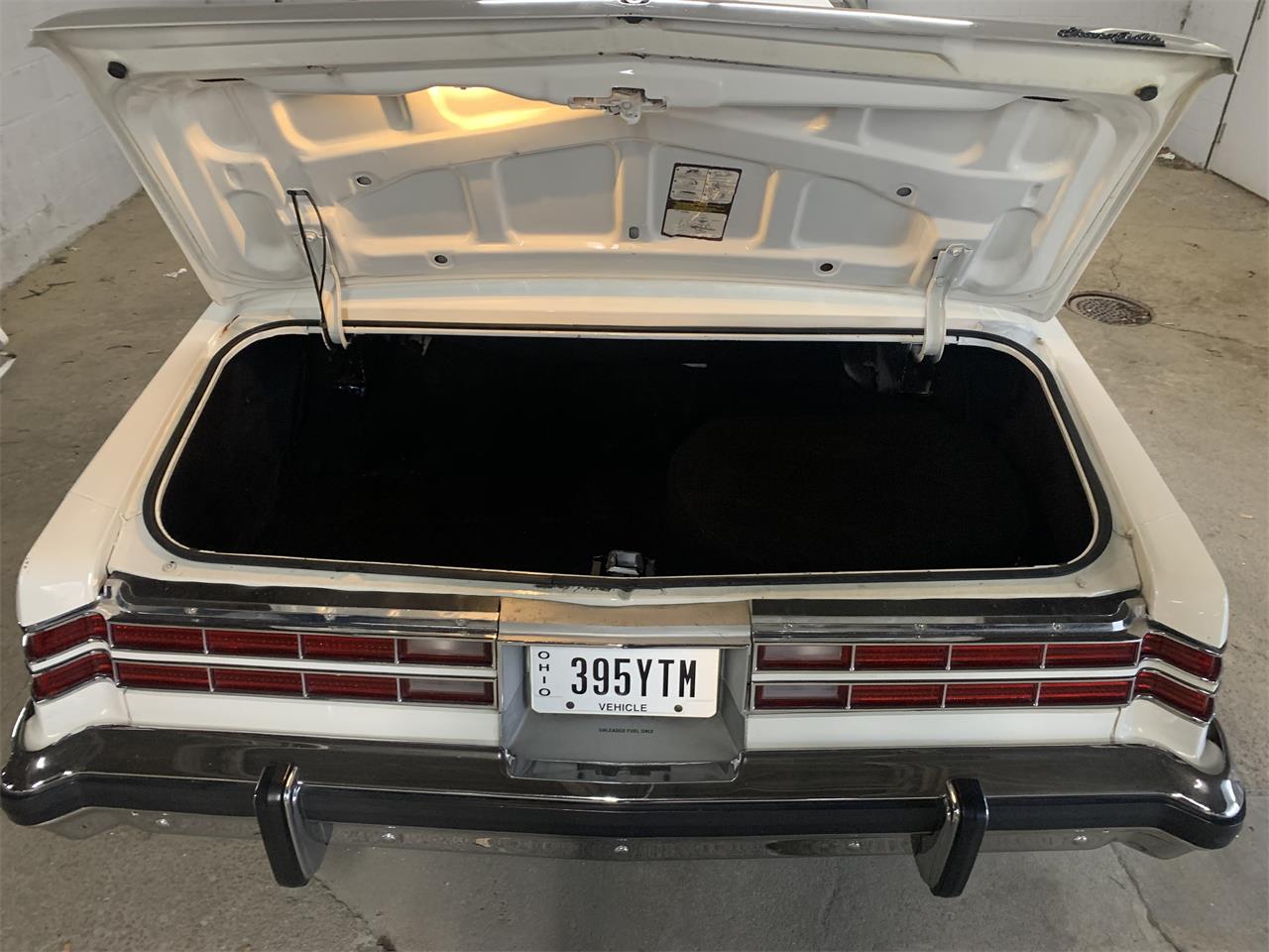 Pontiac-Grand-ville-1975-White-White-11